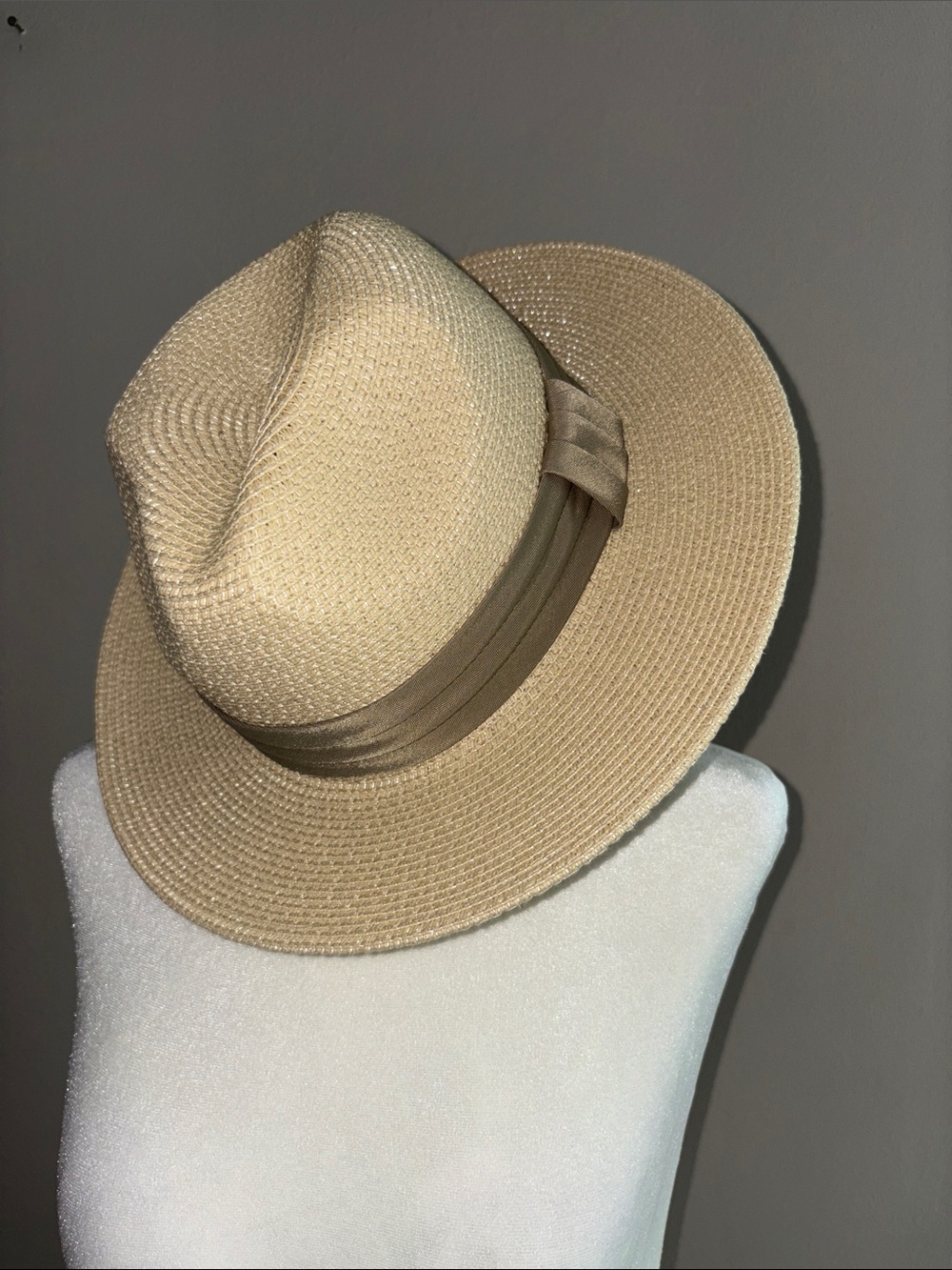 Women’s Wide Brim Straw Fedora Hat in Beige